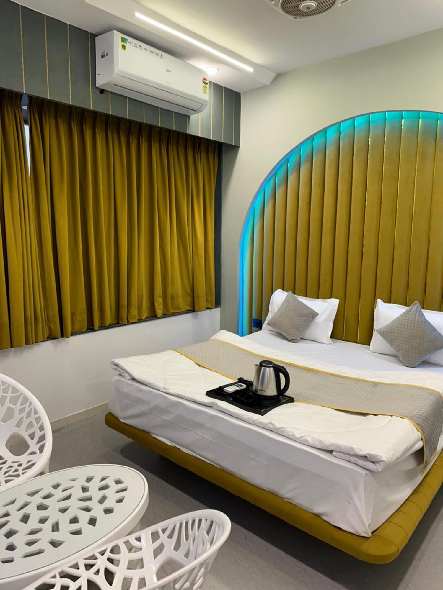 Hotel Victoria Prime Surat Exterior foto